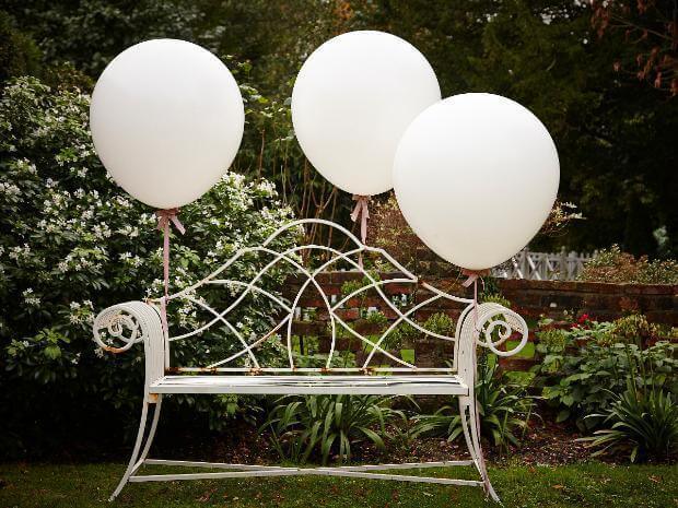 luftballons-weiss-bank-resize620x465