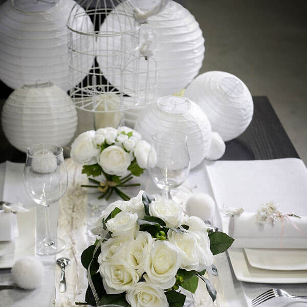 tischdeko-hochzeit-lampions-weiss