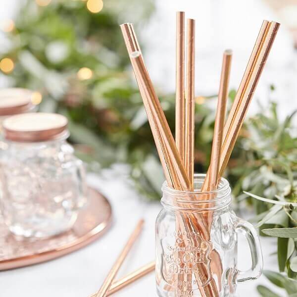 tischdeko-hochzeit-trinkhalme-rosegold