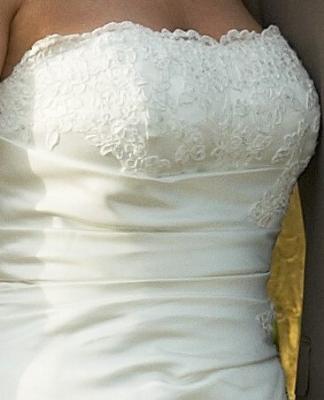 [Thumb - Hochzeitskleid Detail vorne I.jpg]