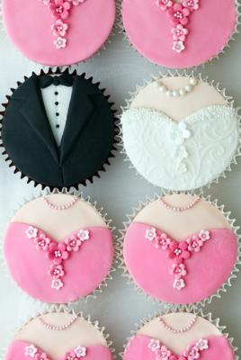 [Thumb - Wedding_Trend_Cupcake_Bride_Groom_Bridesmaids_Pink.jpg]